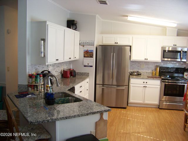 105 LAKE COMO Drive, Pomona Park, FL 32181