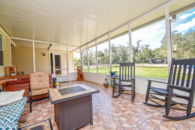 105 LAKE COMO Drive, Pomona Park, FL 32181