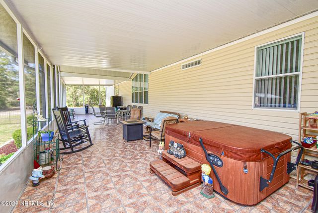 105 LAKE COMO Drive, Pomona Park, FL 32181