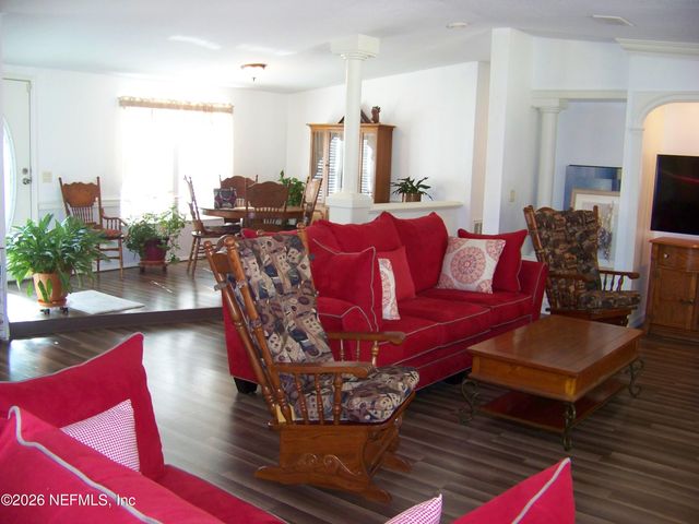 105 LAKE COMO Drive, Pomona Park, FL 32181