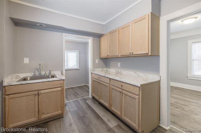 54 Hudson Avenue, Pontiac, MI 48342