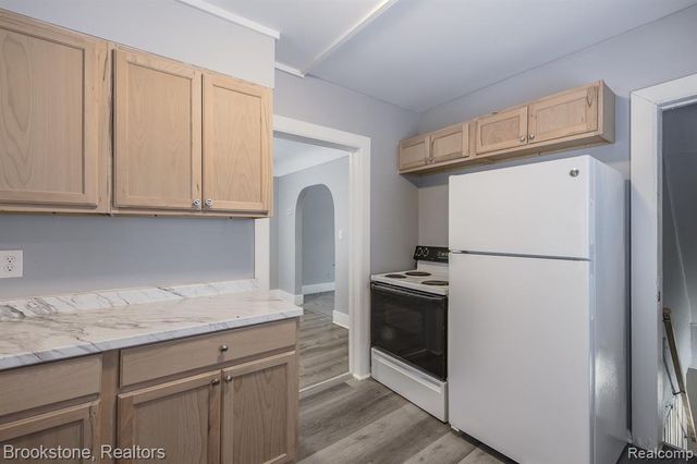 54 Hudson Avenue, Pontiac, MI 48342