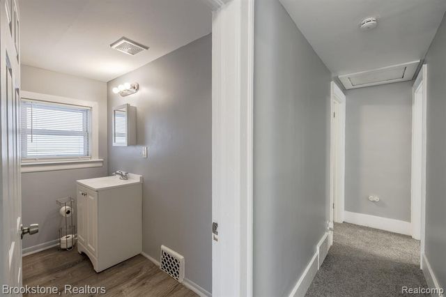 54 Hudson Avenue, Pontiac, MI 48342