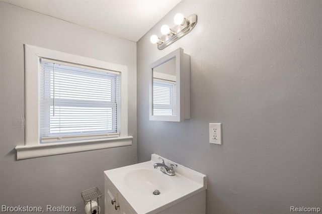 54 Hudson Avenue, Pontiac, MI 48342