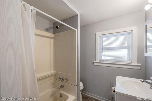 54 Hudson Avenue, Pontiac, MI 48342