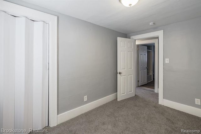 54 Hudson Avenue, Pontiac, MI 48342