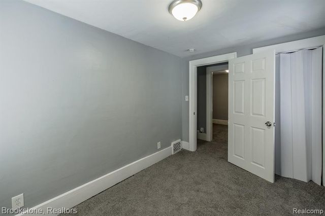 54 Hudson Avenue, Pontiac, MI 48342