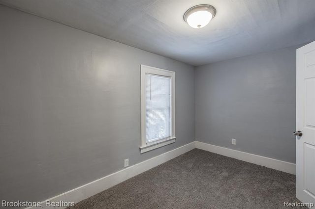 54 Hudson Avenue, Pontiac, MI 48342