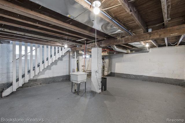 54 Hudson Avenue, Pontiac, MI 48342