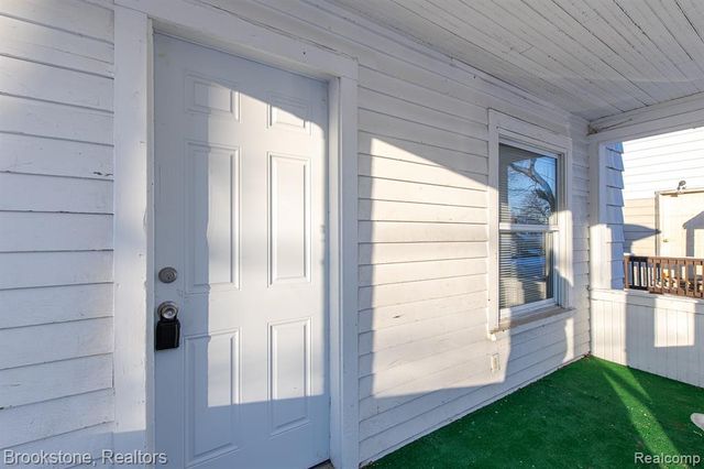 54 Hudson Avenue, Pontiac, MI 48342