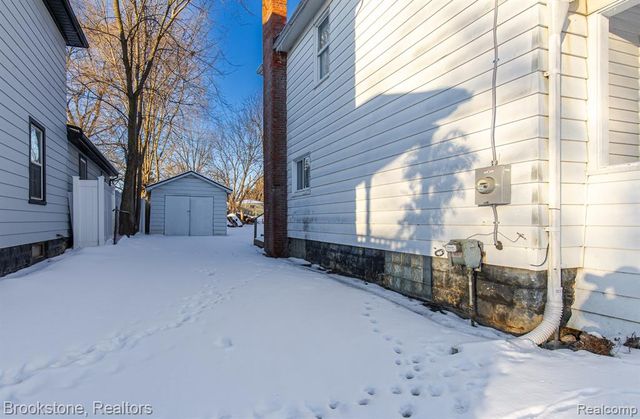 54 Hudson Avenue, Pontiac, MI 48342