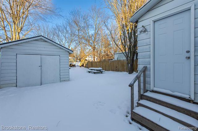 54 Hudson Avenue, Pontiac, MI 48342