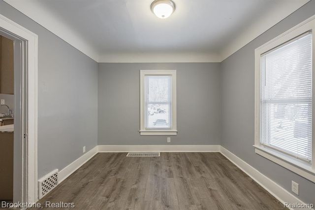 54 Hudson Avenue, Pontiac, MI 48342