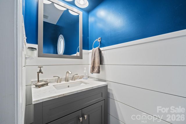 408 Mooreland Drive NE, Conover, NC 28613