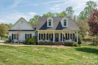 408 Mooreland Drive NE, Conover, NC 28613