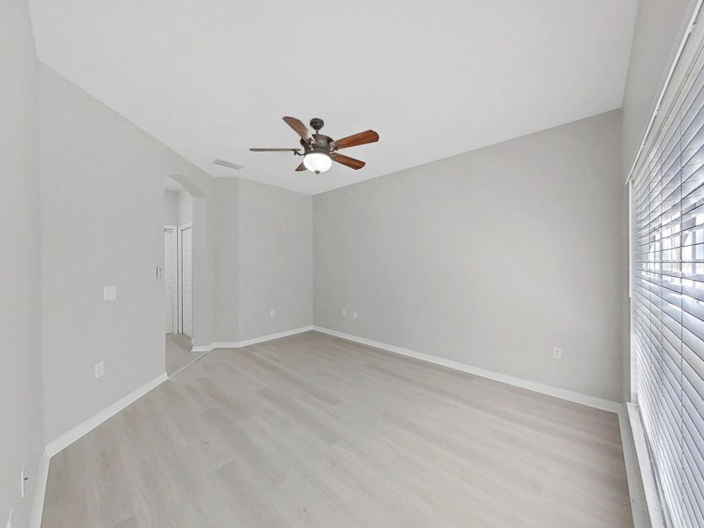 Image 16 of property listing at 20119 WEEPING LAUREL PLACE, Tampa, FL 33647