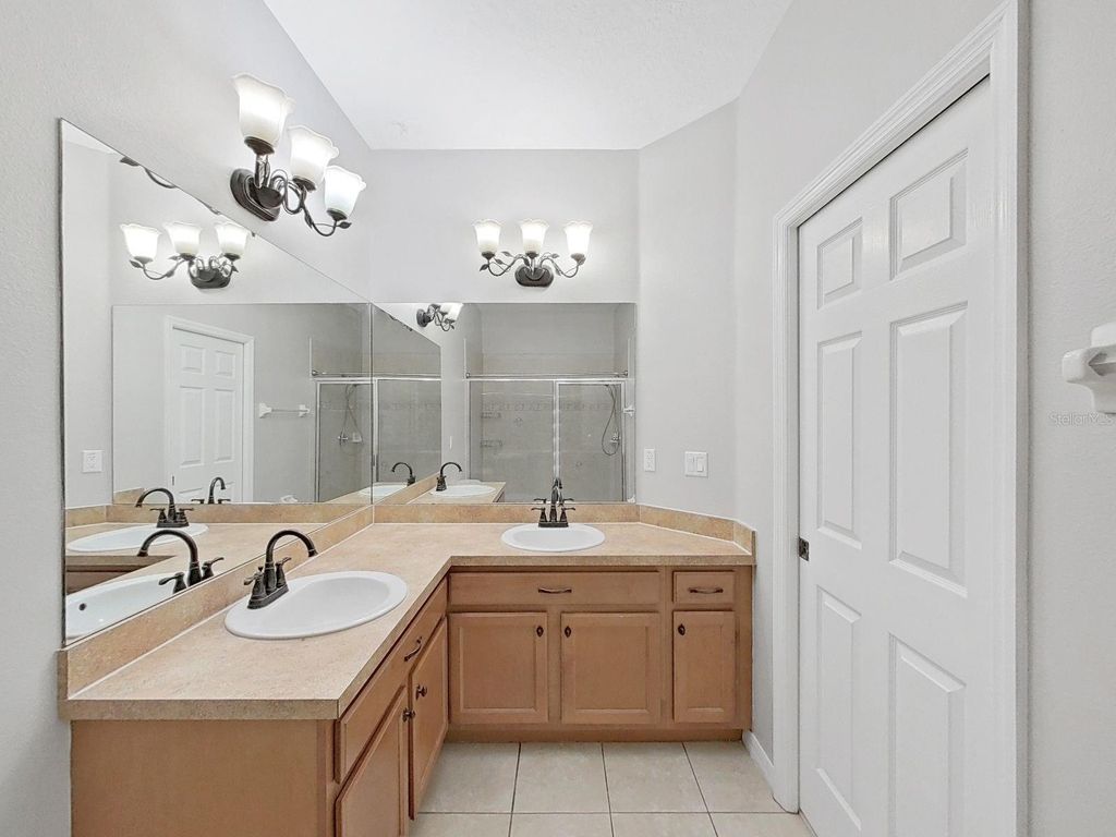 Image 20 of property listing at 20119 WEEPING LAUREL PLACE, Tampa, FL 33647