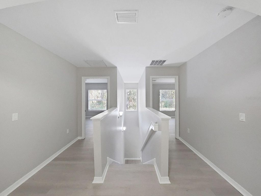 Image 33 of property listing at 20119 WEEPING LAUREL PLACE, Tampa, FL 33647