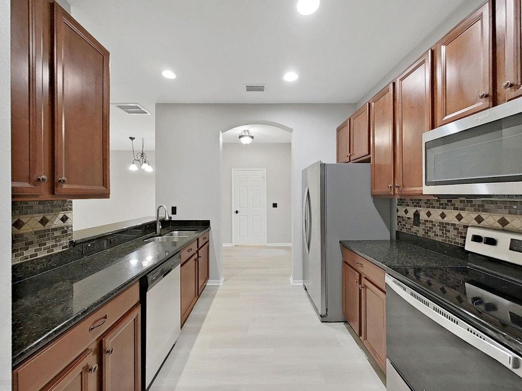 Image 10 of property listing at 20119 WEEPING LAUREL PLACE, Tampa, FL 33647