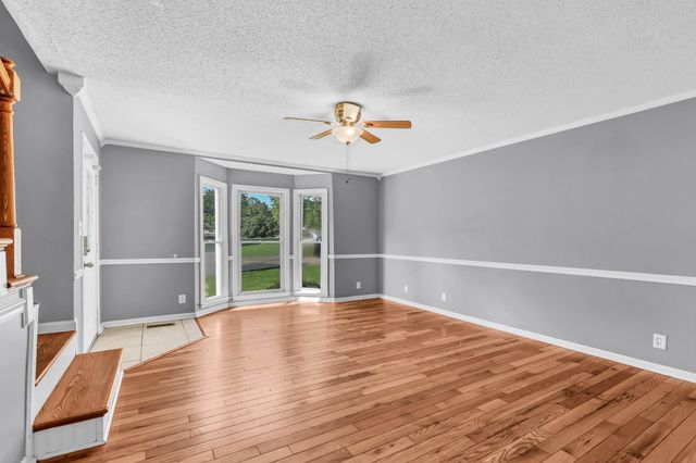 402 Boscobel Ct, Clarksville, TN 37040