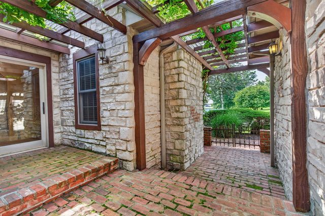 5079 E Farm Road 122, Springfield, MO 65802