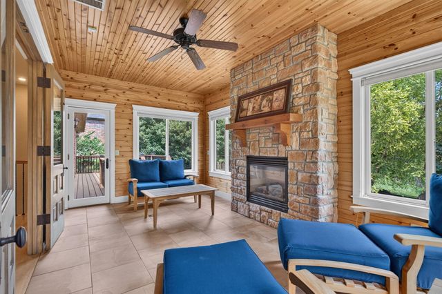5079 E Farm Road 122, Springfield, MO 65802