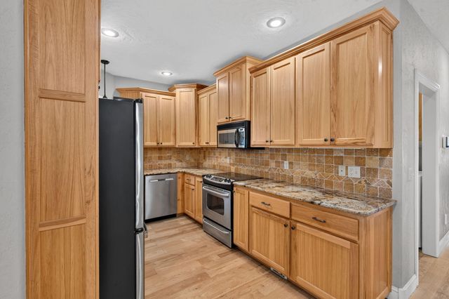 5079 E Farm Road 122, Springfield, MO 65802