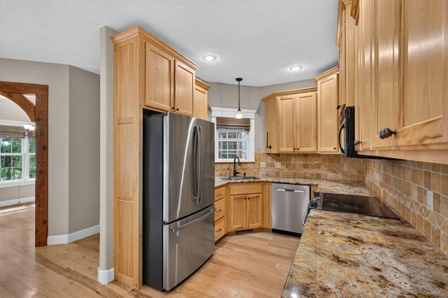 5079 E Farm Road 122, Springfield, MO 65802