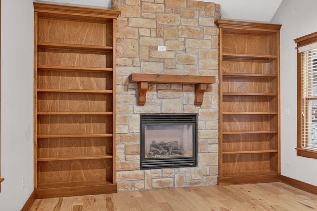 5079 E Farm Road 122, Springfield, MO 65802