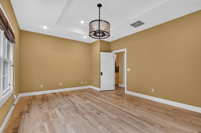 5079 E Farm Road 122, Springfield, MO 65802