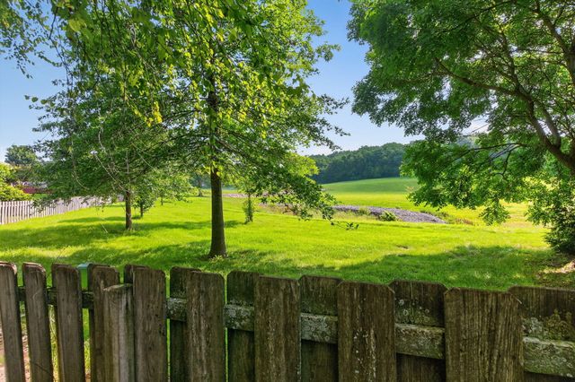 5079 E Farm Road 122, Springfield, MO 65802