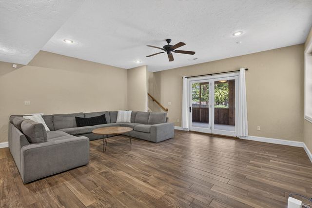 5079 E Farm Road 122, Springfield, MO 65802