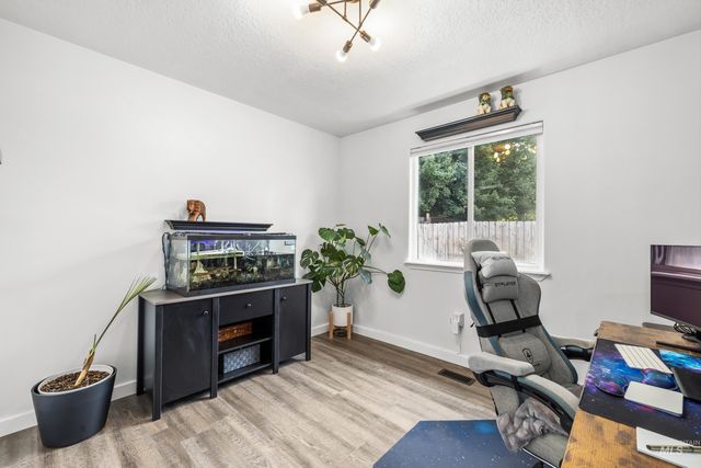 3280 S Capistrano Ave, Boise, ID 83705
