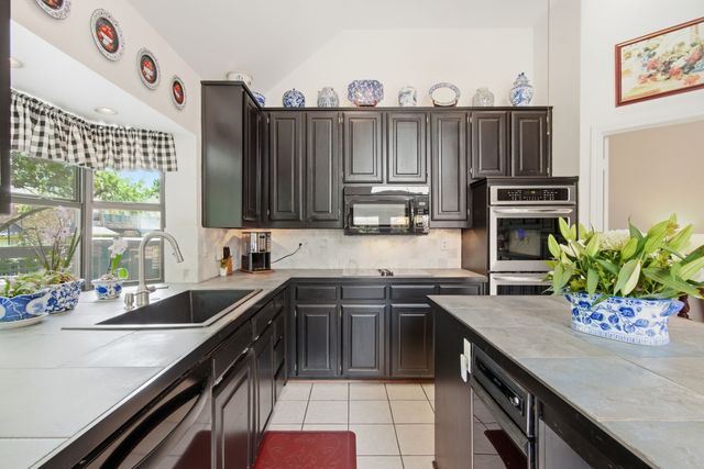 2614 Rockport Circle, Garland, TX 75044