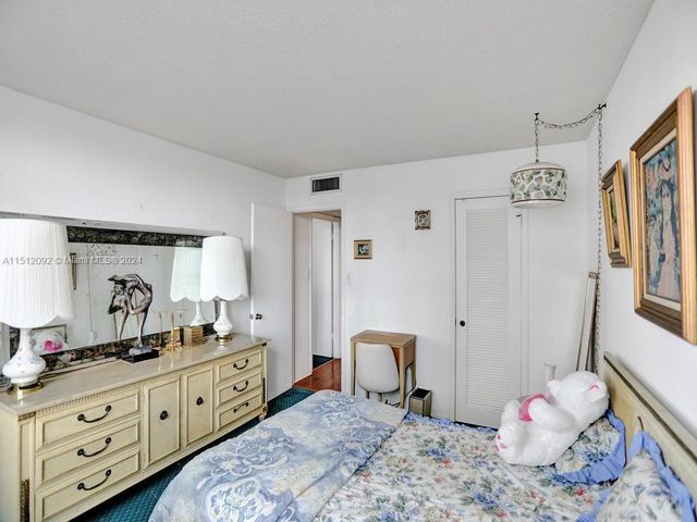 18051 Biscayne Blvd 304, Aventura, FL 33160