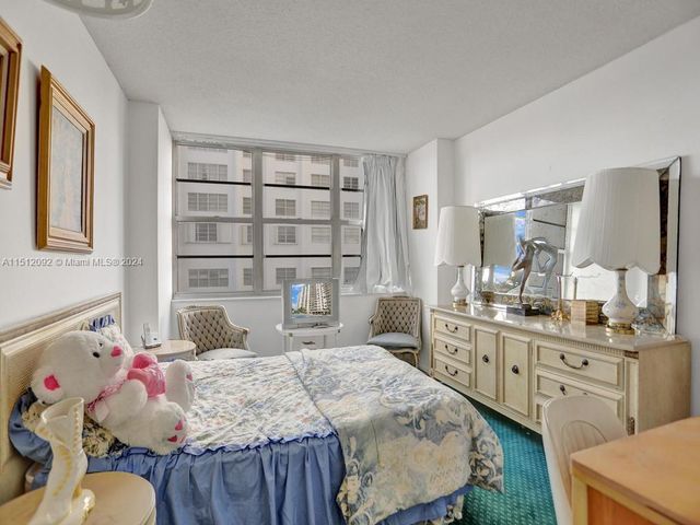 18051 Biscayne Blvd 304, Aventura, FL 33160