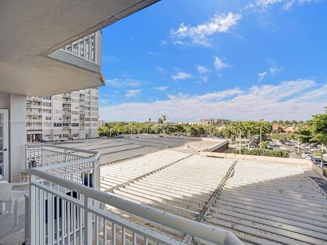 18051 Biscayne Blvd 304, Aventura, FL 33160