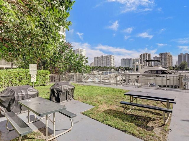 18051 Biscayne Blvd 304, Aventura, FL 33160