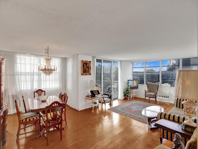 18051 Biscayne Blvd 304, Aventura, FL 33160