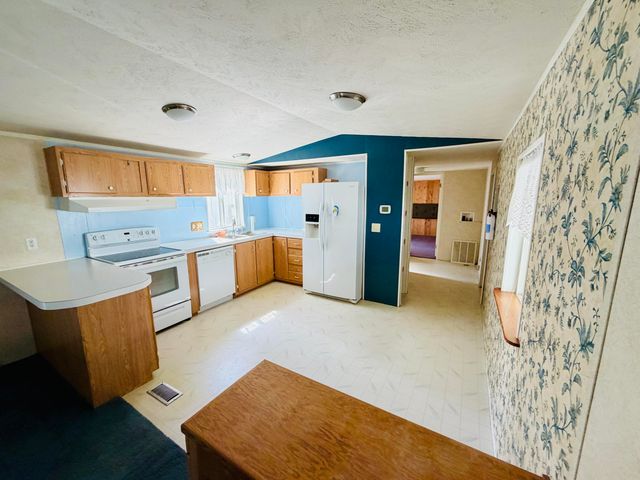 3700 Bellinger Lane SPC 53, Medford, OR 97501