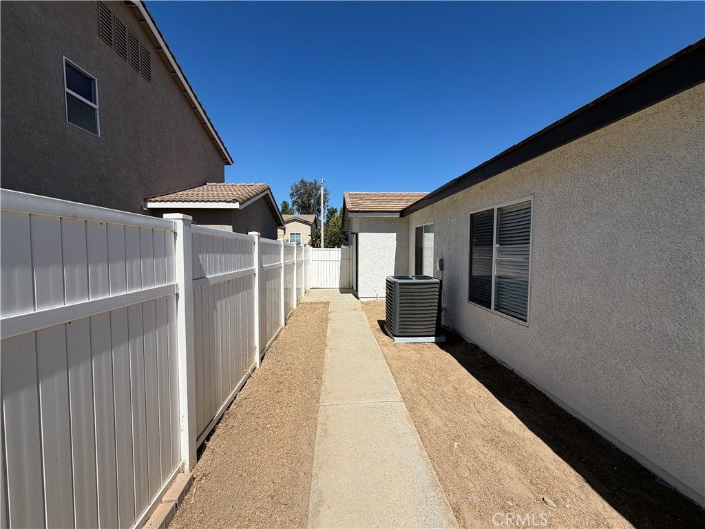 Image 39 of property listing at 37280 Huckaby Lane, Murrieta, CA 92562