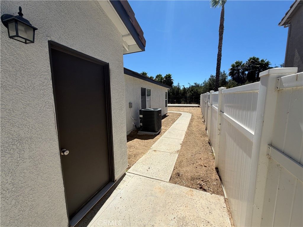 Image 40 of property listing at 37280 Huckaby Lane, Murrieta, CA 92562
