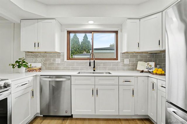 36299 Gregory Drive, Sterling Heights, MI 48312