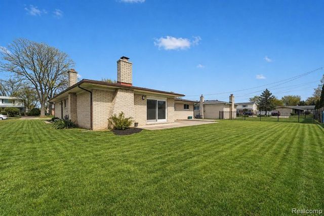 36299 Gregory Drive, Sterling Heights, MI 48312
