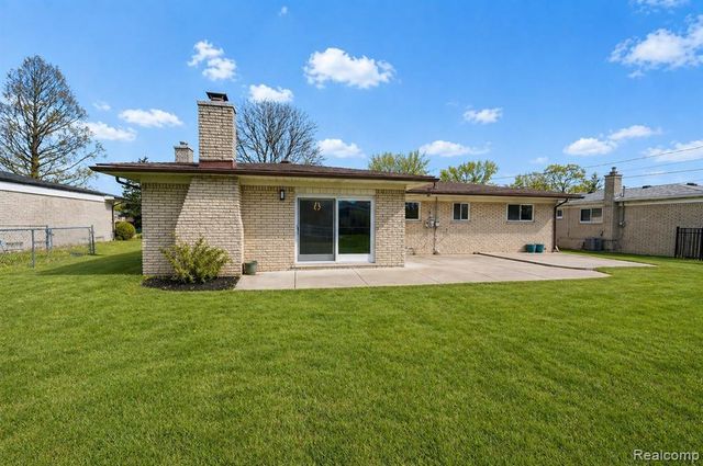 36299 Gregory Drive, Sterling Heights, MI 48312
