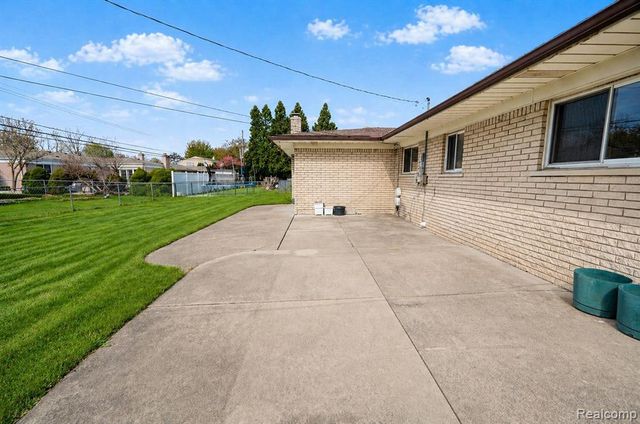 36299 Gregory Drive, Sterling Heights, MI 48312