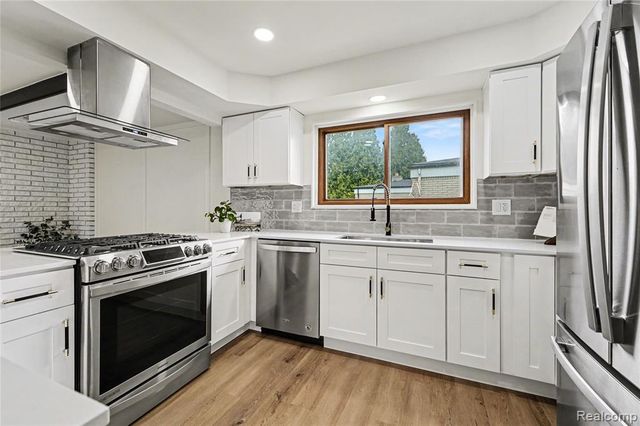 36299 Gregory Drive, Sterling Heights, MI 48312