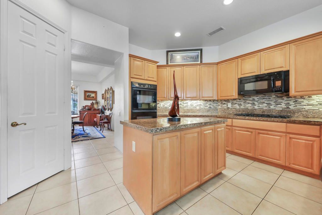 Image 16 of property listing at 47760 Via Montana, La Quinta, CA 92253
