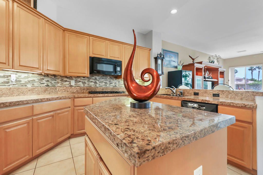 Image 2 of property listing at 47760 Via Montana, La Quinta, CA 92253