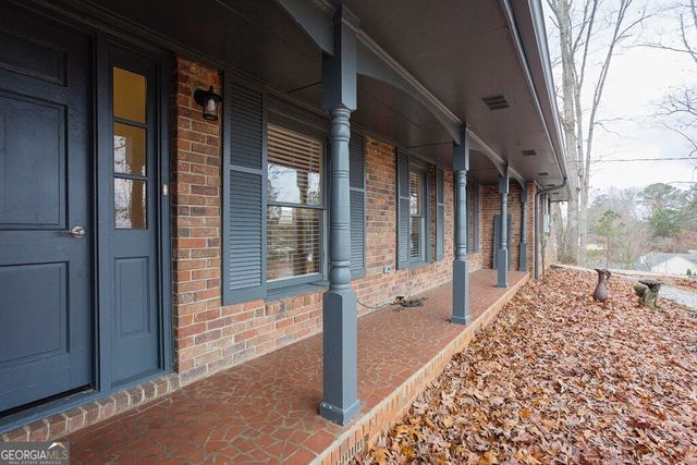 1460 Hillcrest Drive, Sugar Hill, GA 30518